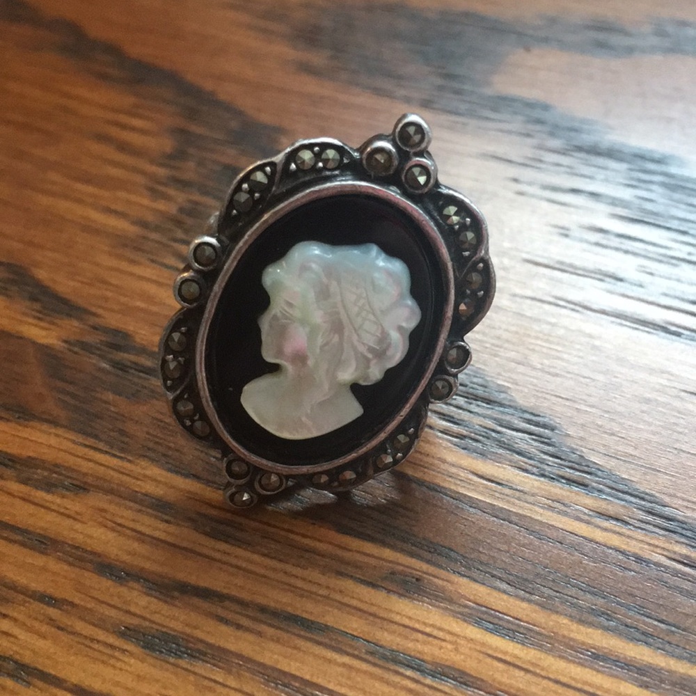 Vintage cameo ring